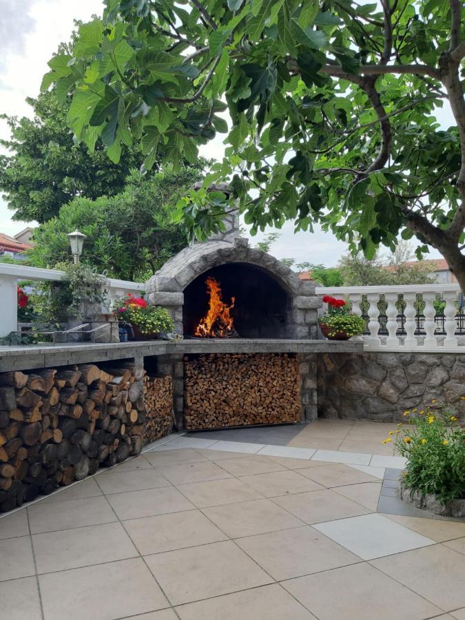 Apartmani Jozefina Omisalj Exterior photo