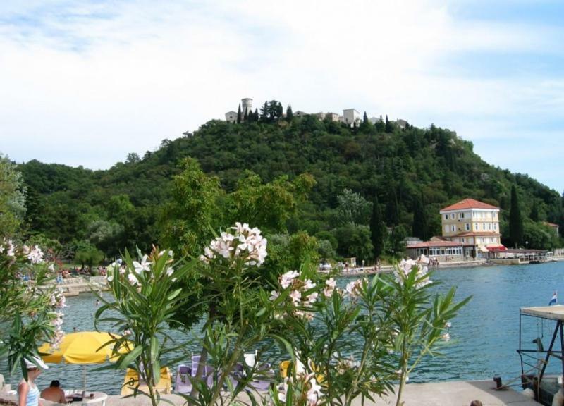 Apartmani Jozefina Omisalj Exterior photo