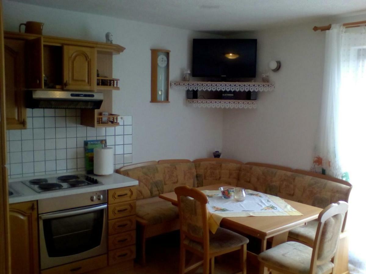 Apartmani Jozefina Omisalj Exterior photo