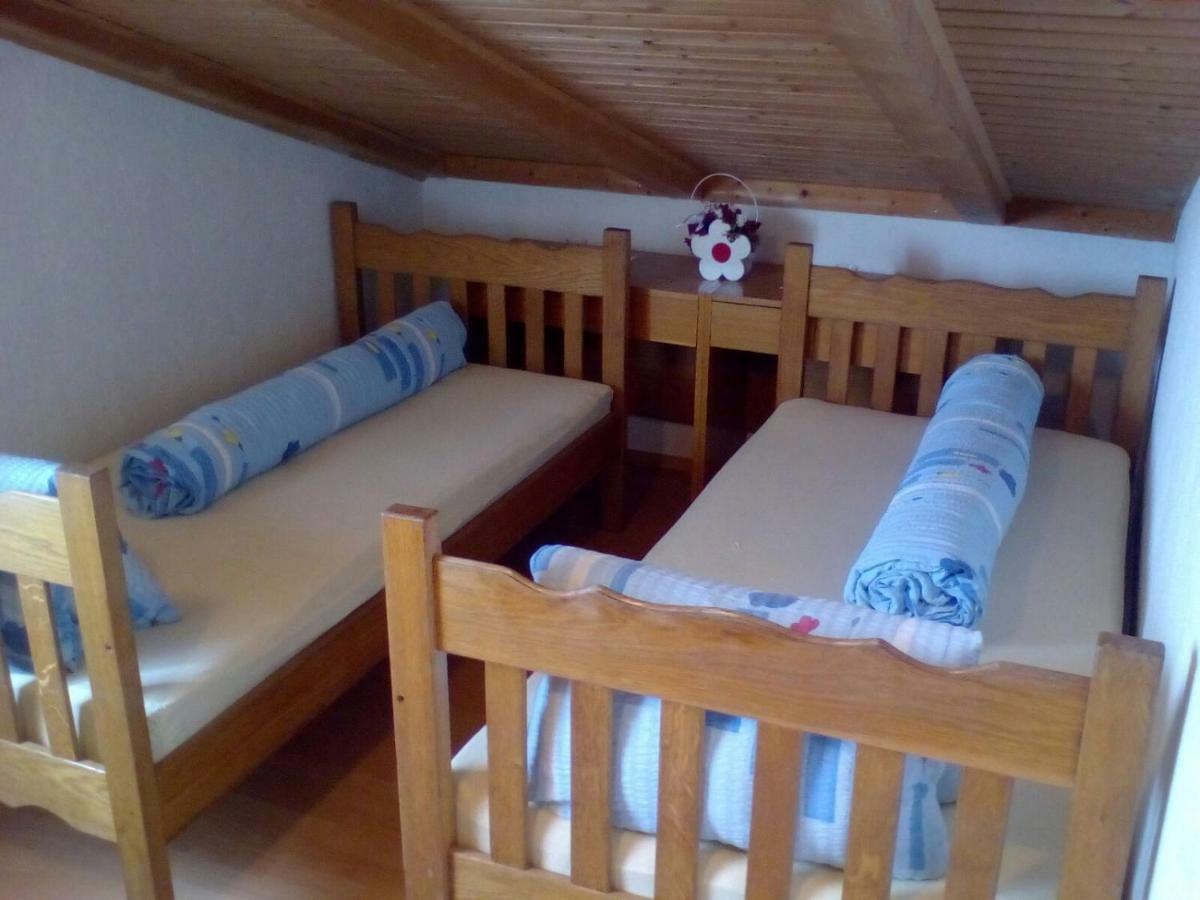 Apartmani Jozefina Omisalj Exterior photo