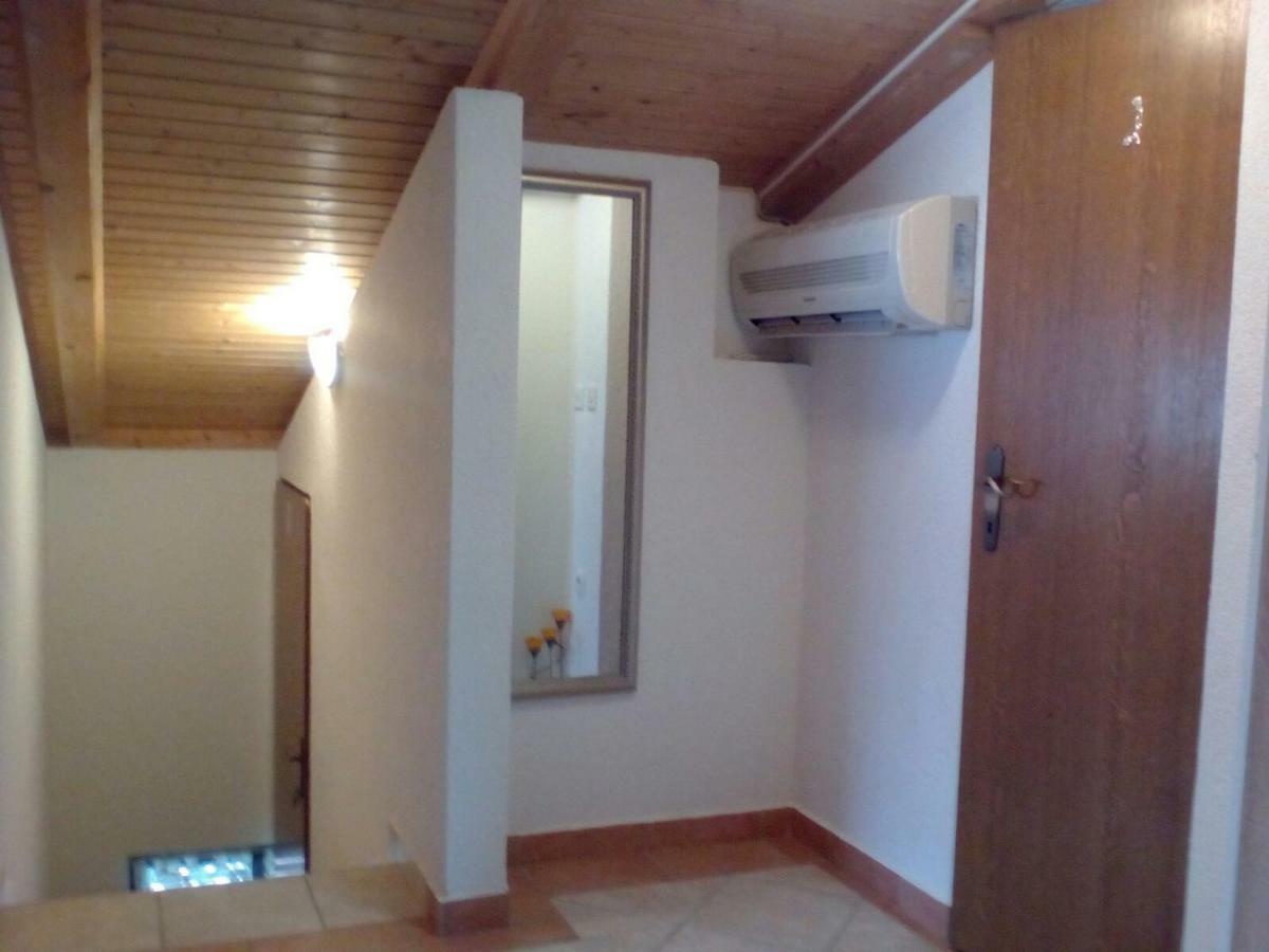 Apartmani Jozefina Omisalj Exterior photo